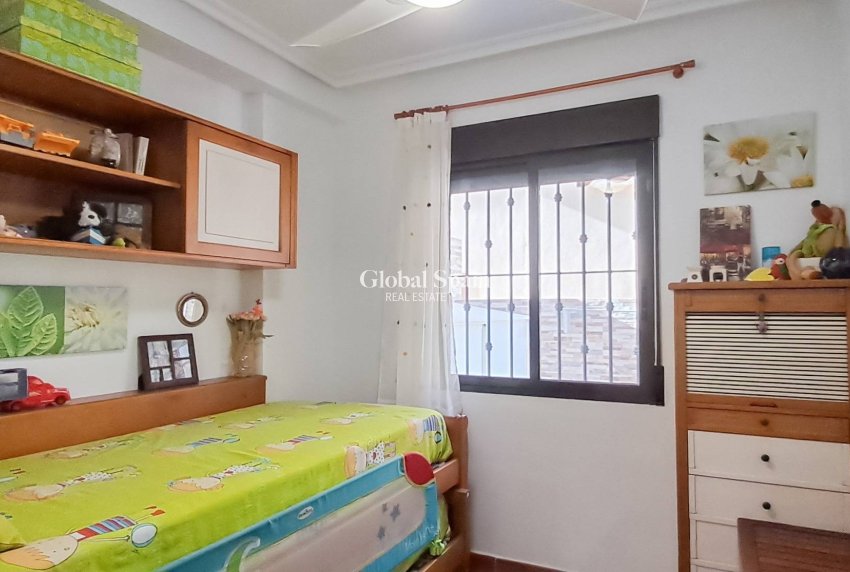 Revente - APPARTEMENT -
TORREVIEJA - Parque Acuático - Sector 25
