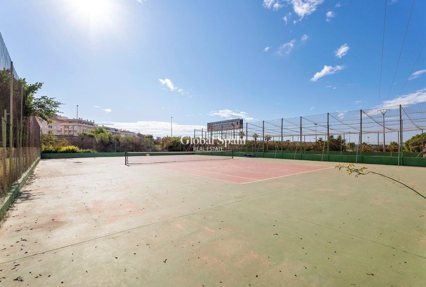 Revente - APPARTEMENT -
TORREVIEJA - Parque de las Naciones