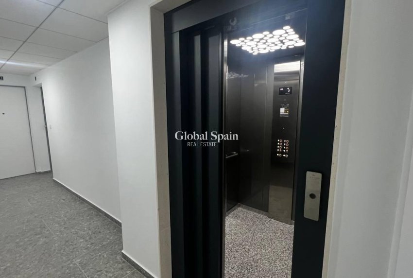 Revente - APPARTEMENT -
TORREVIEJA - Parque de las Naciones