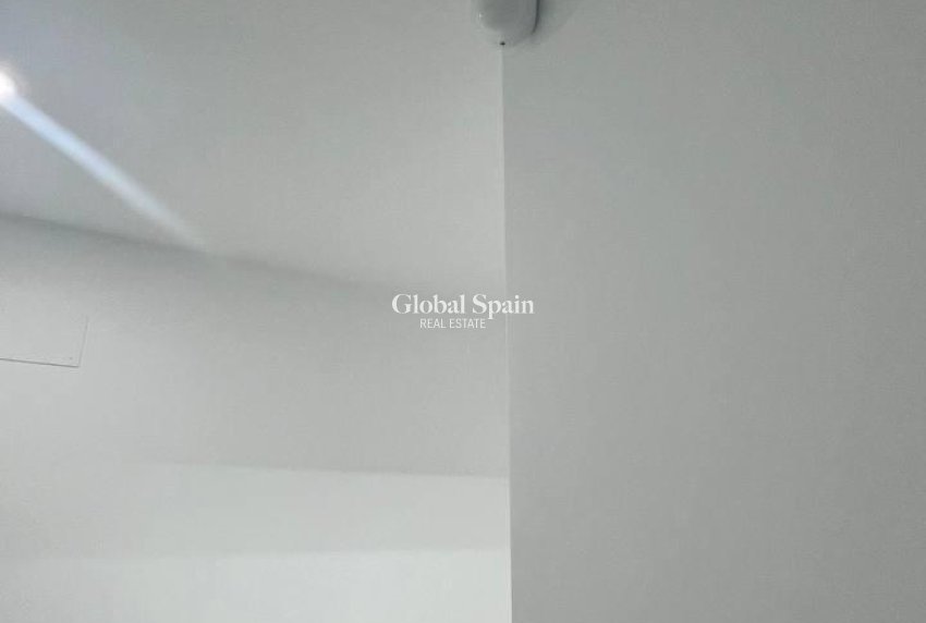 Revente - APPARTEMENT -
TORREVIEJA - Parque de las Naciones