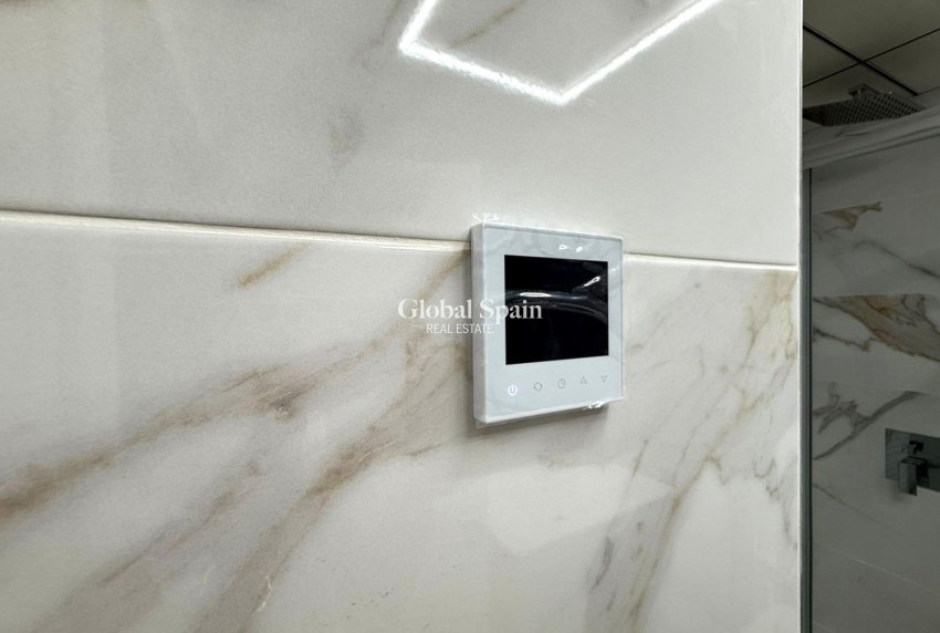 Revente - APPARTEMENT -
TORREVIEJA - Parque de las Naciones