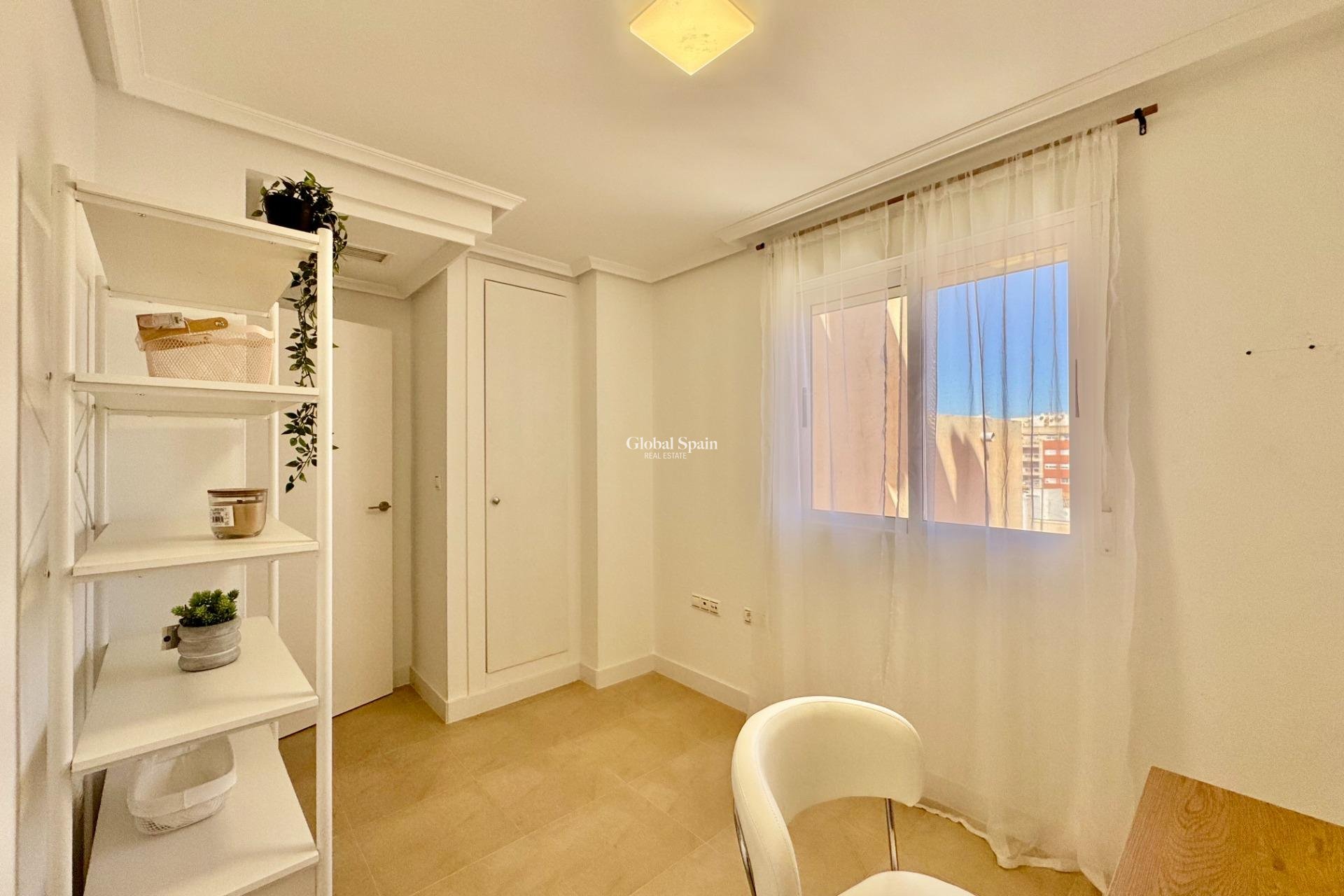Revente - APPARTEMENT -
TORREVIEJA - Parque de las Naciones