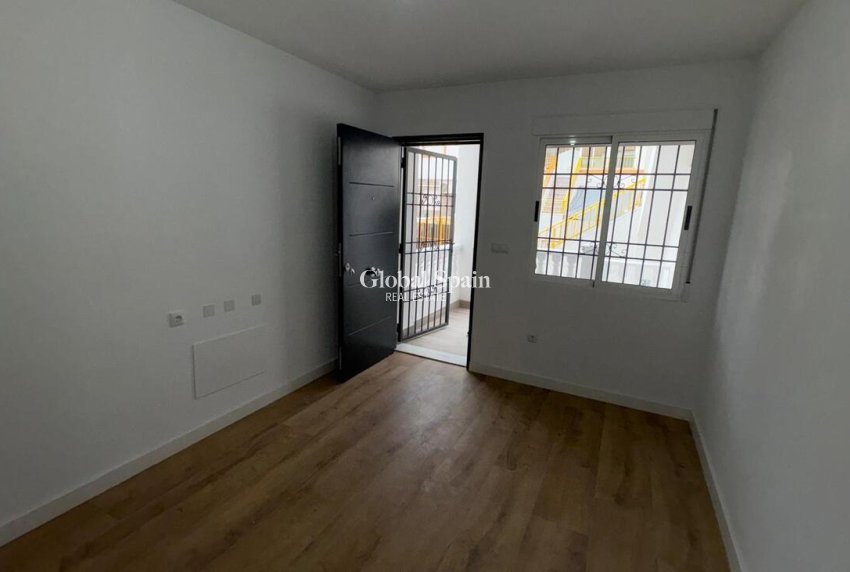Revente - APPARTEMENT -
TORREVIEJA - Parque de las Naciones