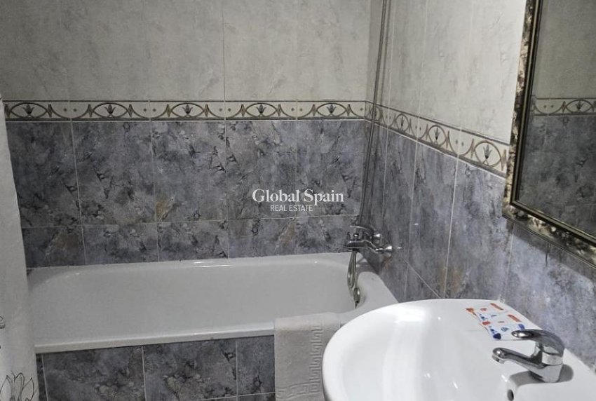 Revente - APPARTEMENT -
TORREVIEJA - Parque de las Naciones