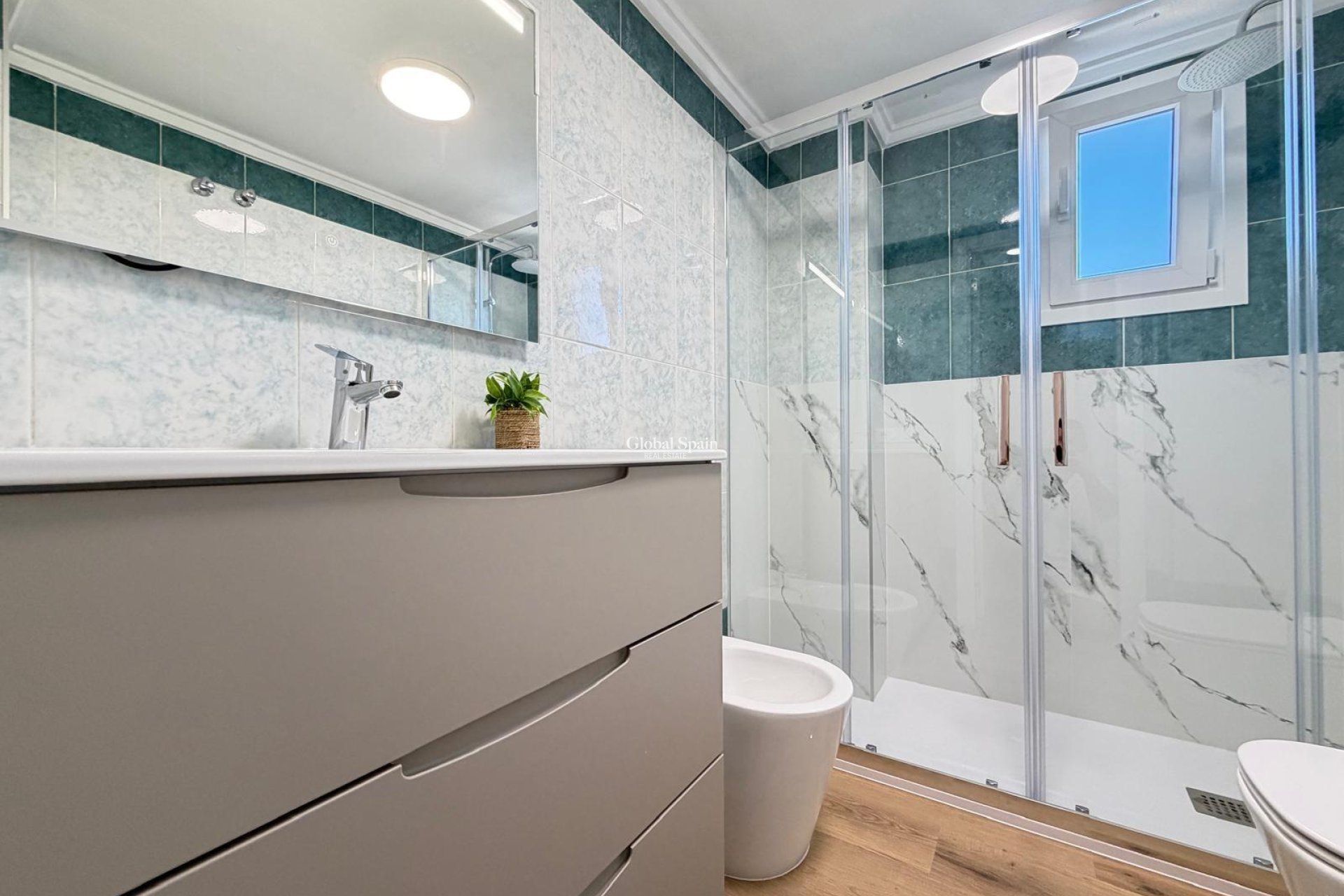 Revente - APPARTEMENT -
TORREVIEJA - Parque de las Naciones
