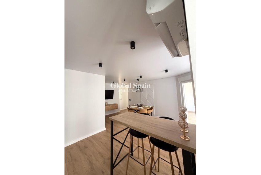 Revente - APPARTEMENT -
TORREVIEJA - Paseo maritimo