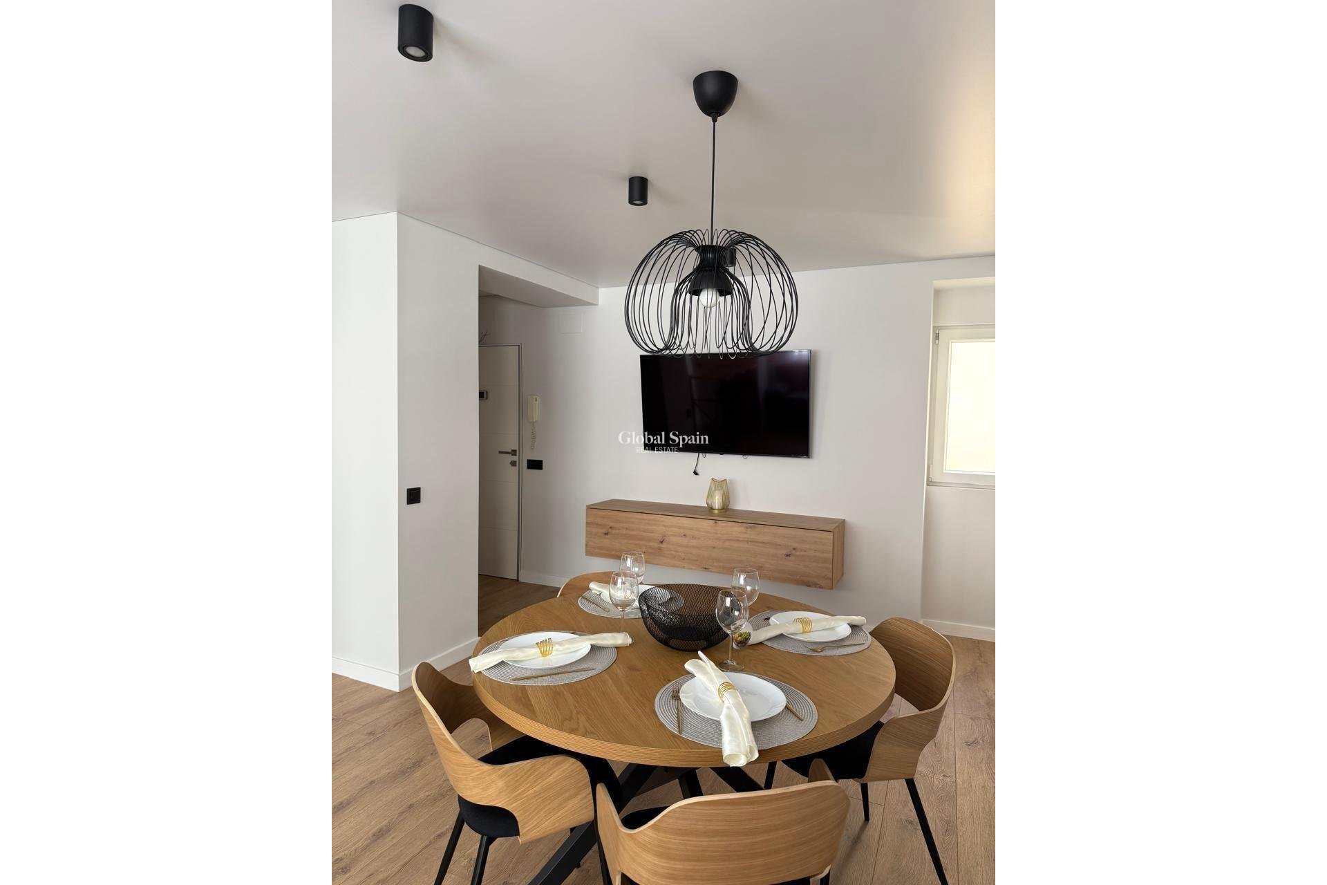 Revente - APPARTEMENT -
TORREVIEJA - Paseo maritimo