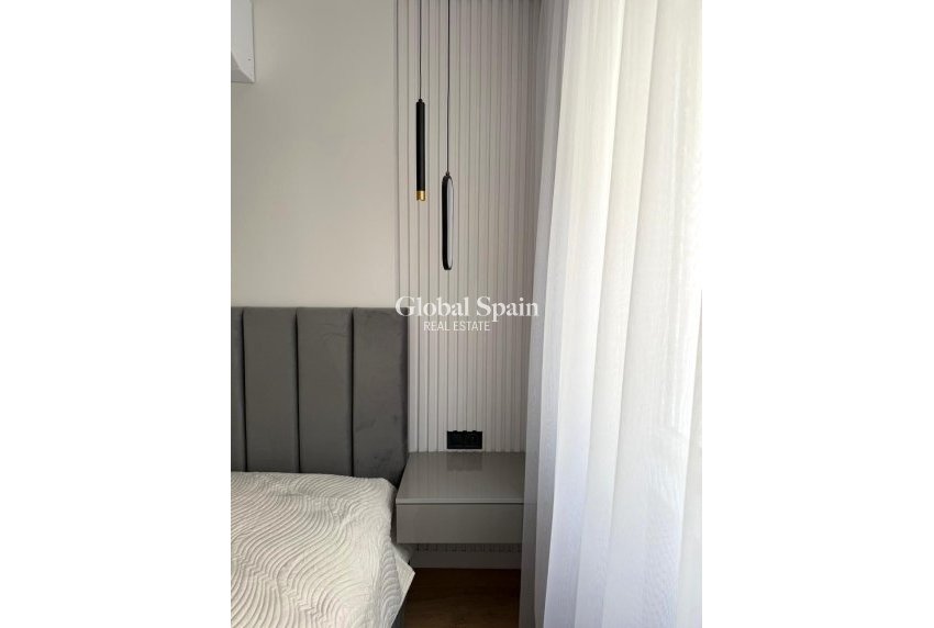 Revente - APPARTEMENT -
TORREVIEJA - Paseo maritimo