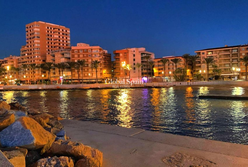 Revente - APPARTEMENT -
TORREVIEJA - Paseo maritimo