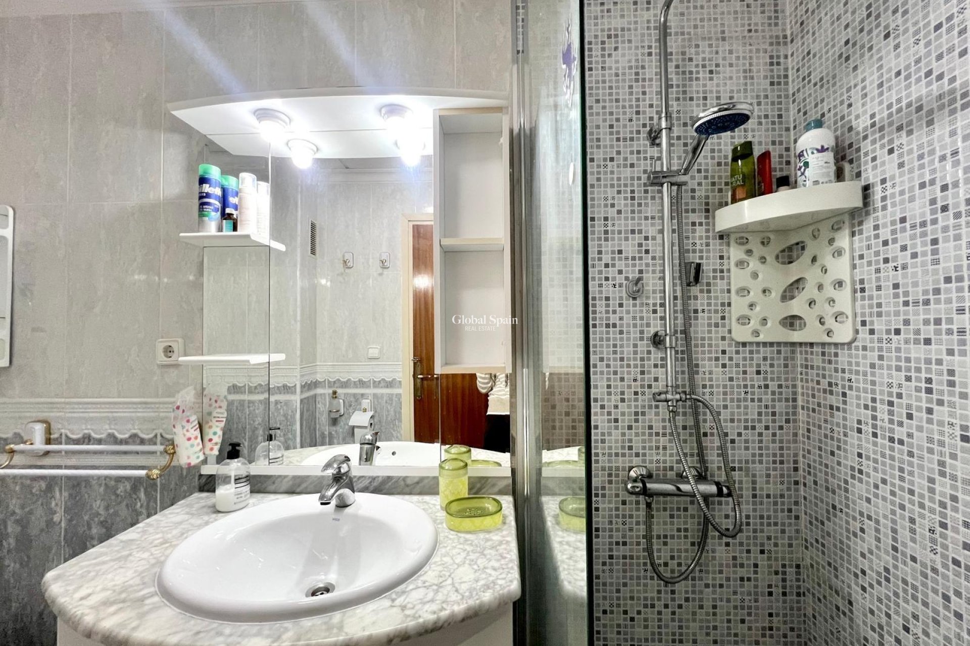 Revente - APPARTEMENT -
TORREVIEJA - Paseo maritimo