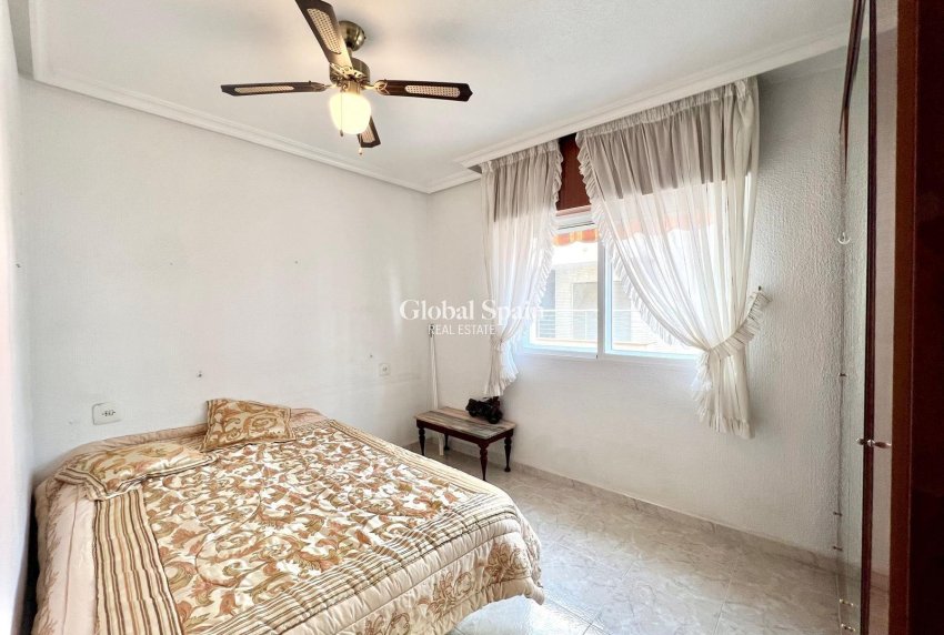 Revente - APPARTEMENT -
TORREVIEJA - Paseo maritimo