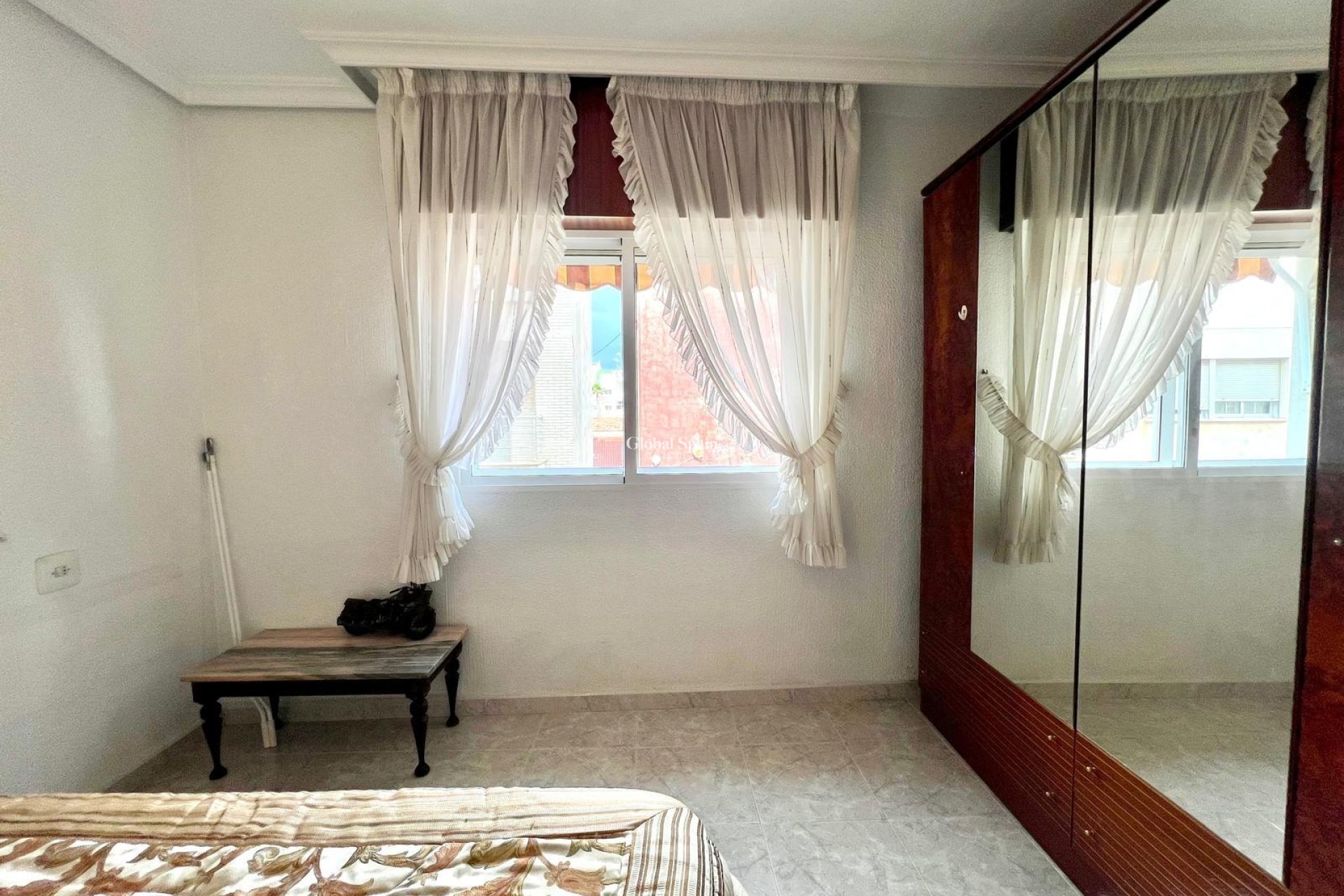 Revente - APPARTEMENT -
TORREVIEJA - Paseo maritimo