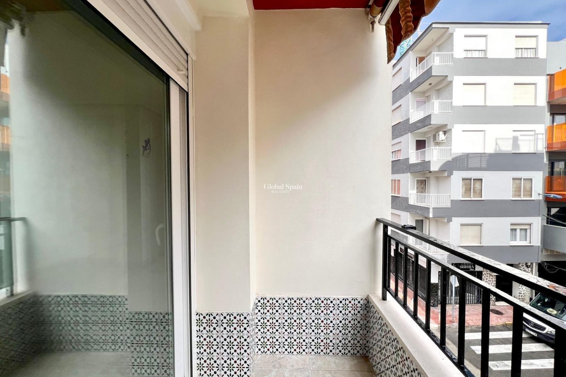 Revente - APPARTEMENT -
TORREVIEJA - Paseo maritimo