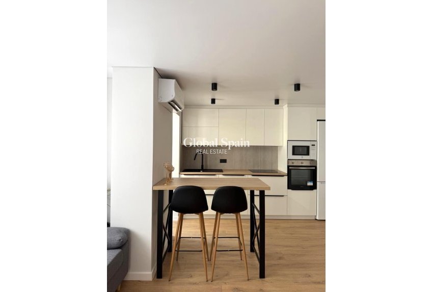 Revente - APPARTEMENT -
TORREVIEJA - Paseo maritimo