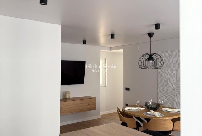 Revente - APPARTEMENT -
TORREVIEJA - Paseo maritimo