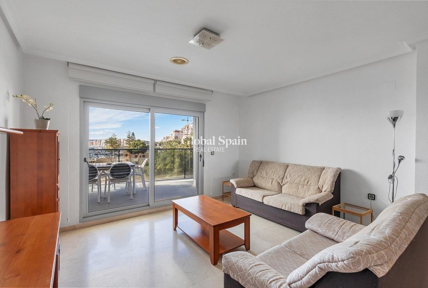 Revente - APPARTEMENT -
TORREVIEJA - Paseo maritimo