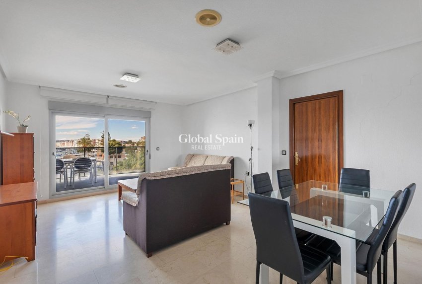 Revente - APPARTEMENT -
TORREVIEJA - Paseo maritimo