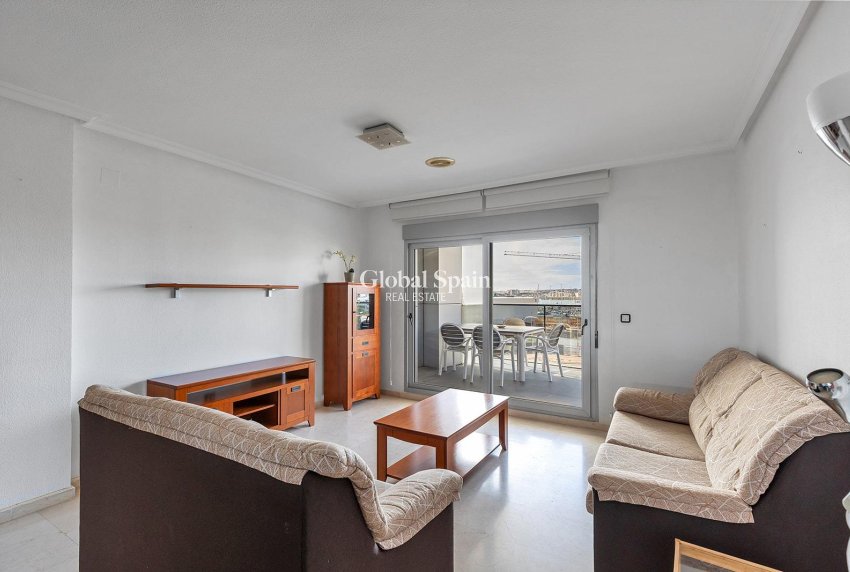 Revente - APPARTEMENT -
TORREVIEJA - Paseo maritimo