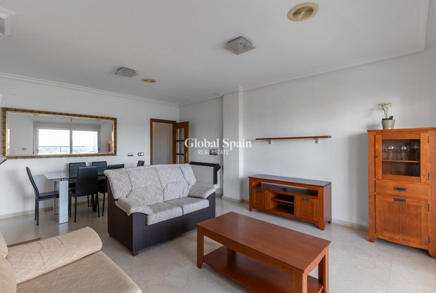 Revente - APPARTEMENT -
TORREVIEJA - Paseo maritimo