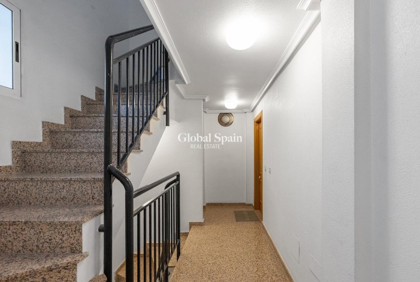 Revente - APPARTEMENT -
TORREVIEJA - Paseo maritimo