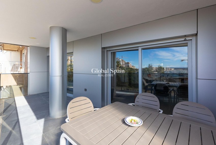 Revente - APPARTEMENT -
TORREVIEJA - Paseo maritimo