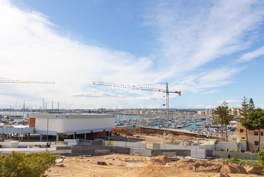 Revente - APPARTEMENT -
TORREVIEJA - Paseo maritimo