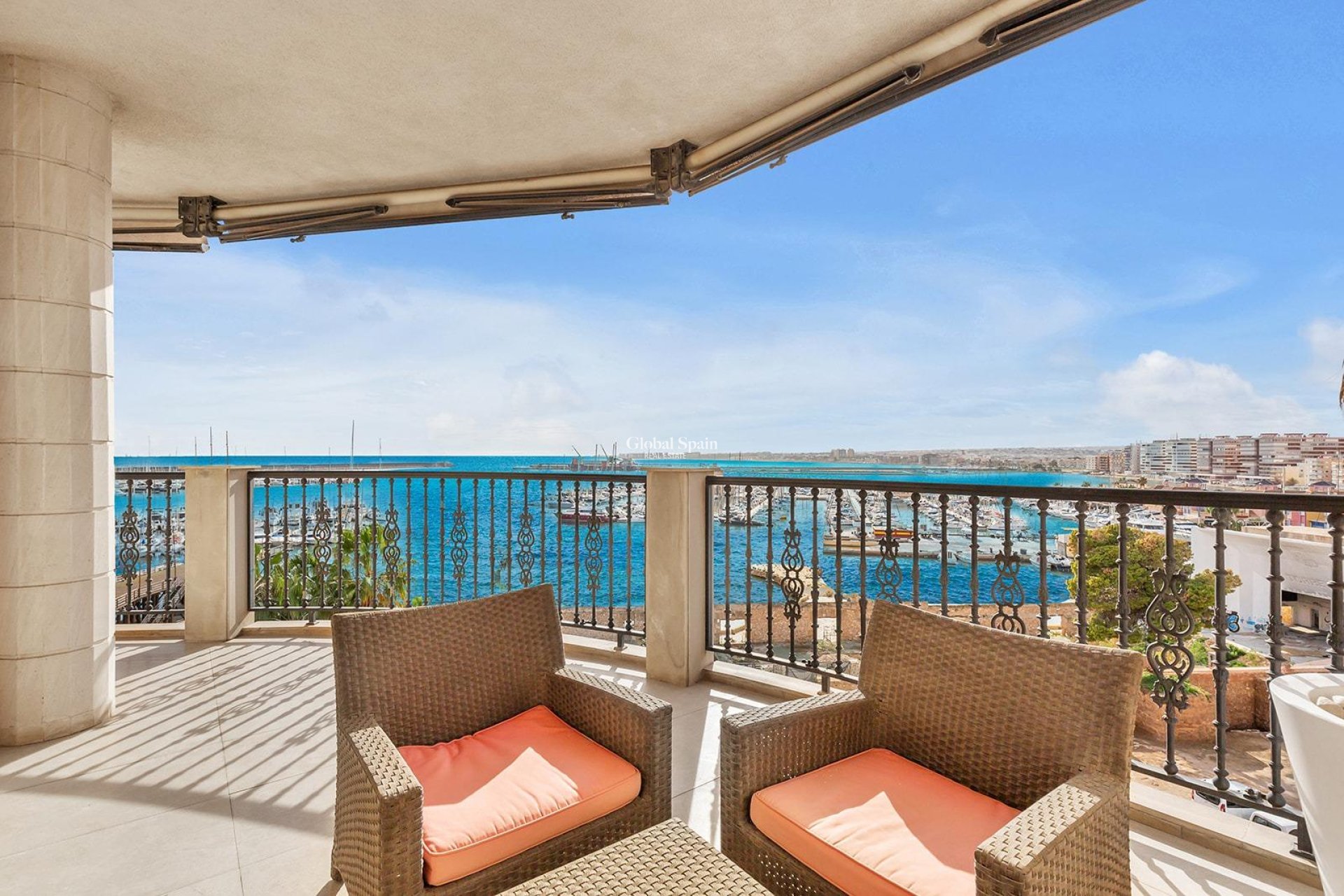 Revente - APPARTEMENT -
TORREVIEJA - Paseo maritimo