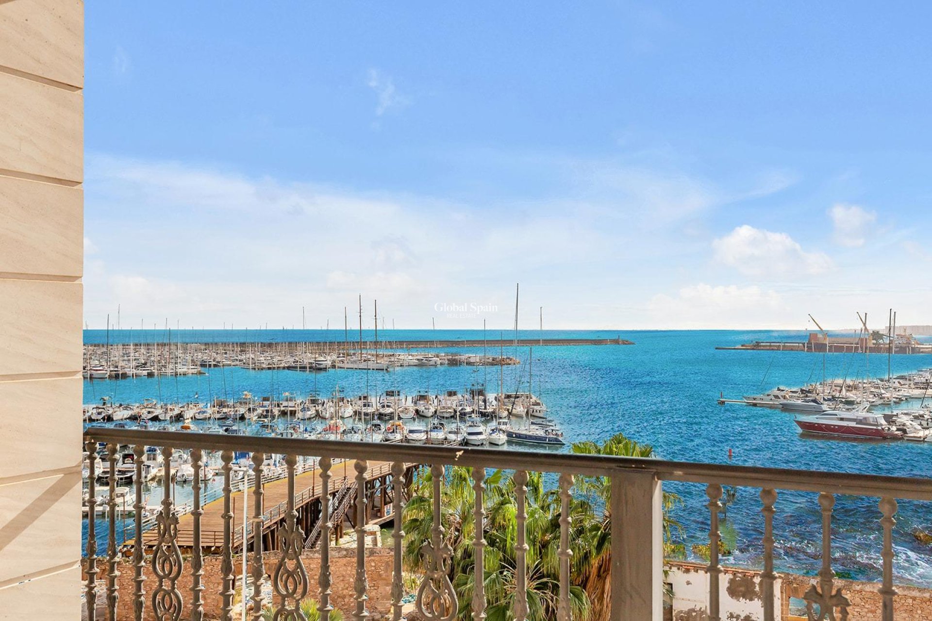 Revente - APPARTEMENT -
TORREVIEJA - Paseo maritimo