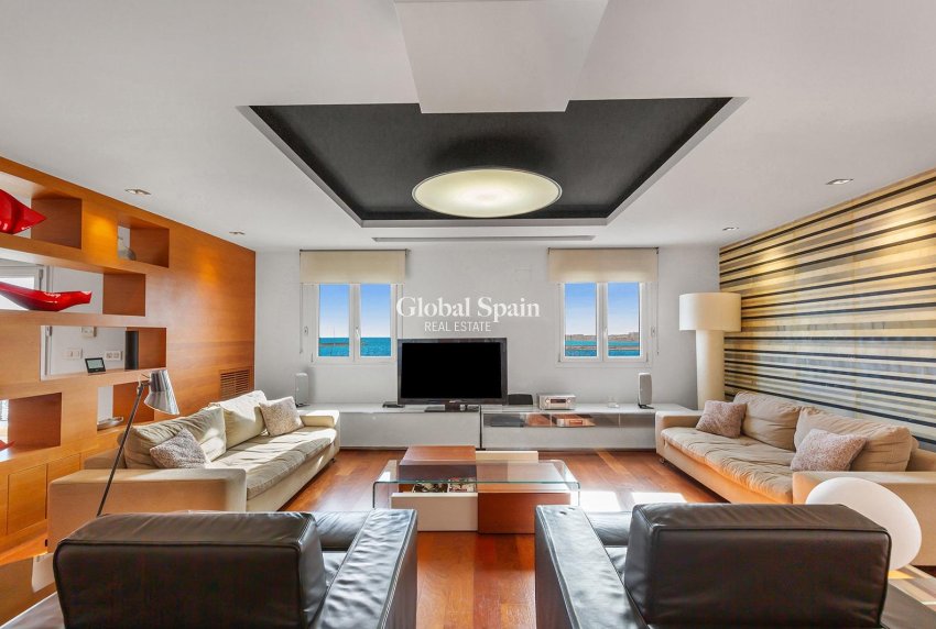 Revente - APPARTEMENT -
TORREVIEJA - Paseo maritimo