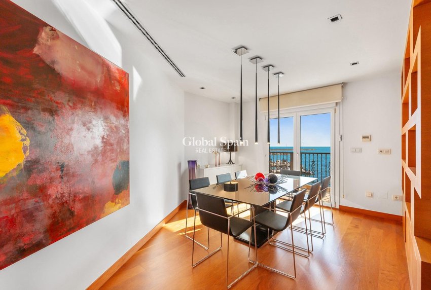 Revente - APPARTEMENT -
TORREVIEJA - Paseo maritimo