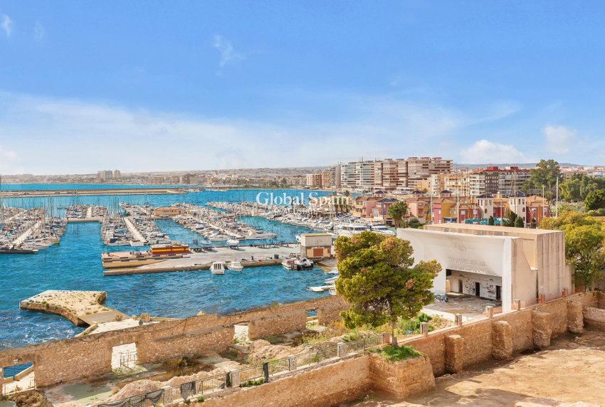 Revente - APPARTEMENT -
TORREVIEJA - Paseo maritimo