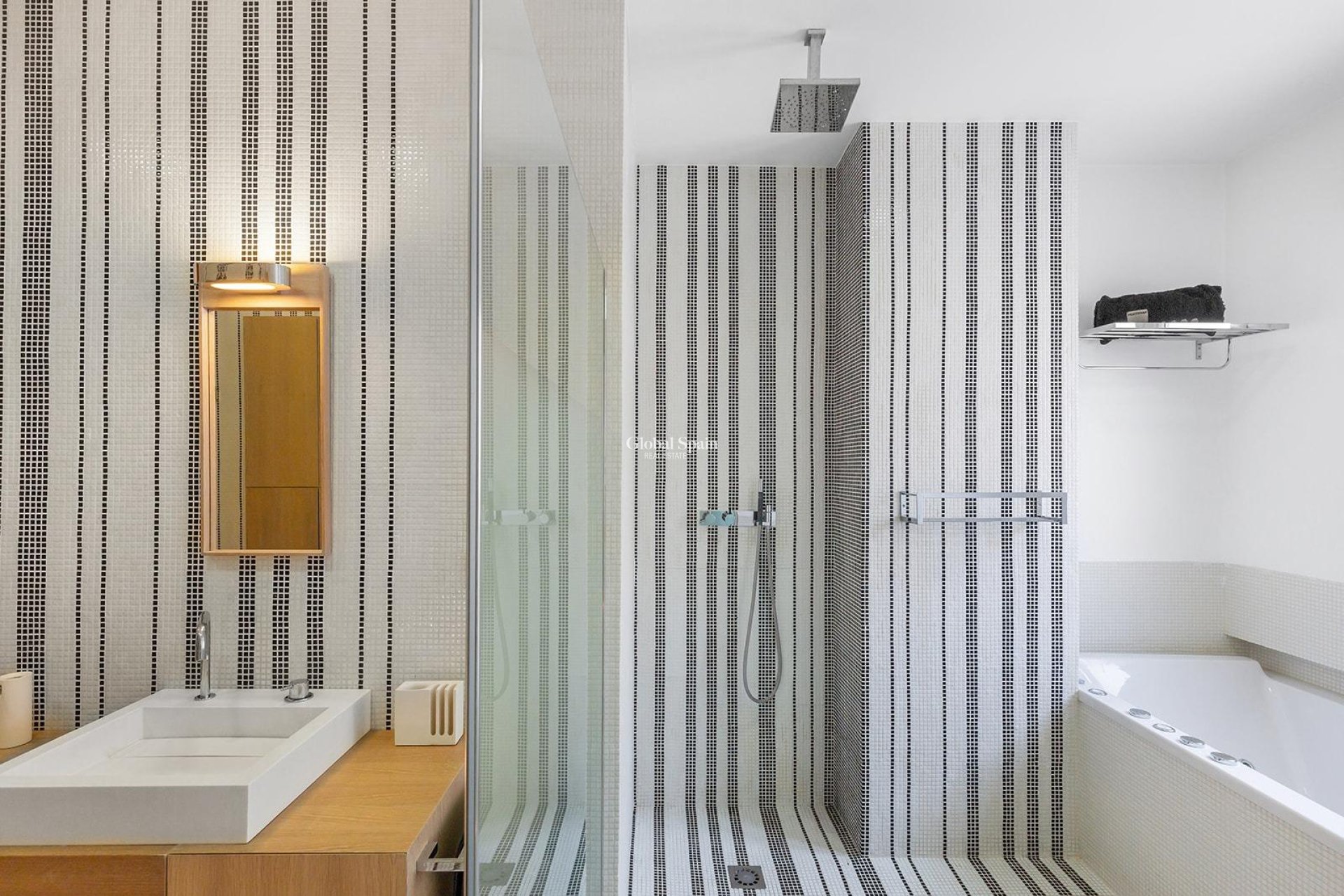 Revente - APPARTEMENT -
TORREVIEJA - Paseo maritimo