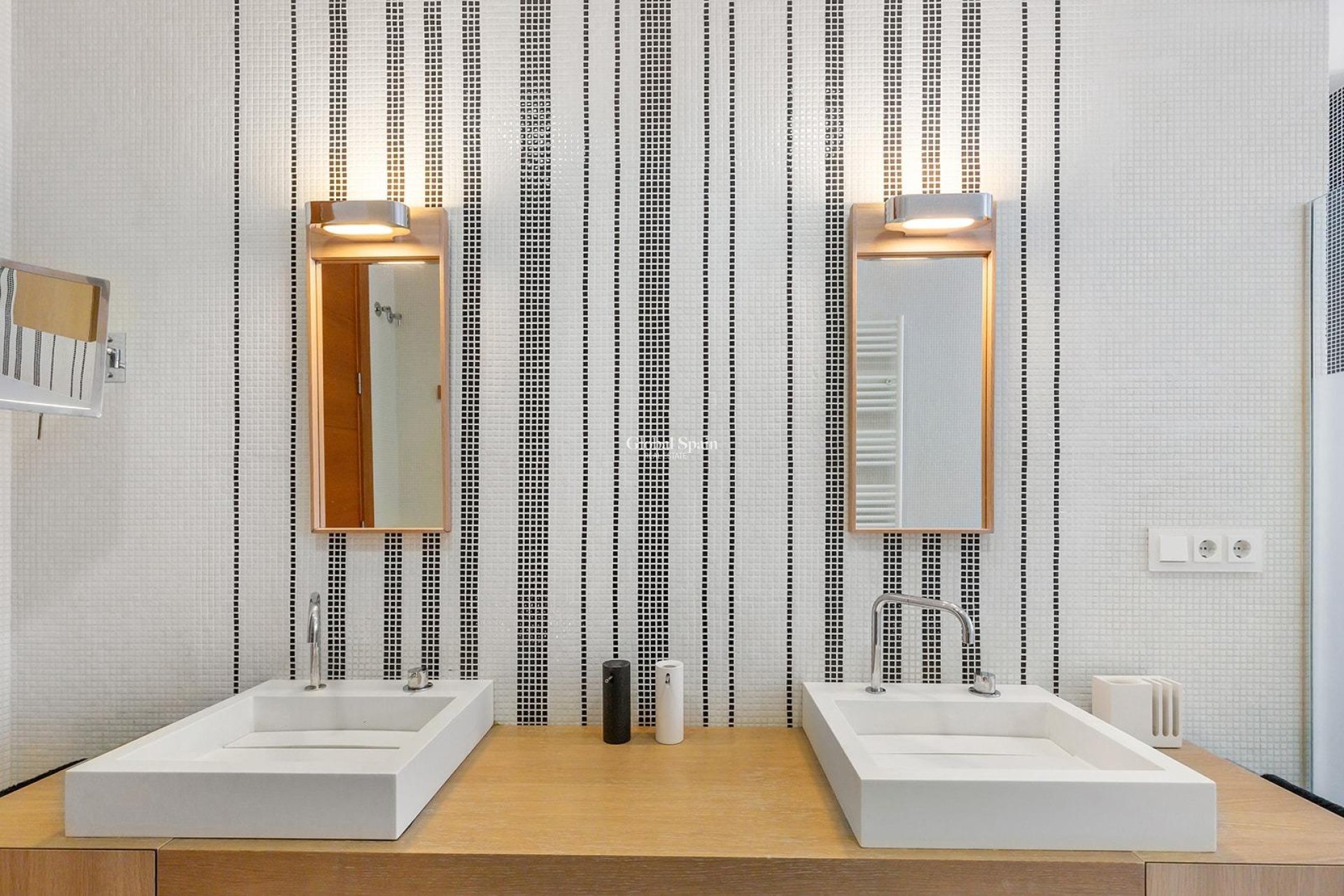 Revente - APPARTEMENT -
TORREVIEJA - Paseo maritimo