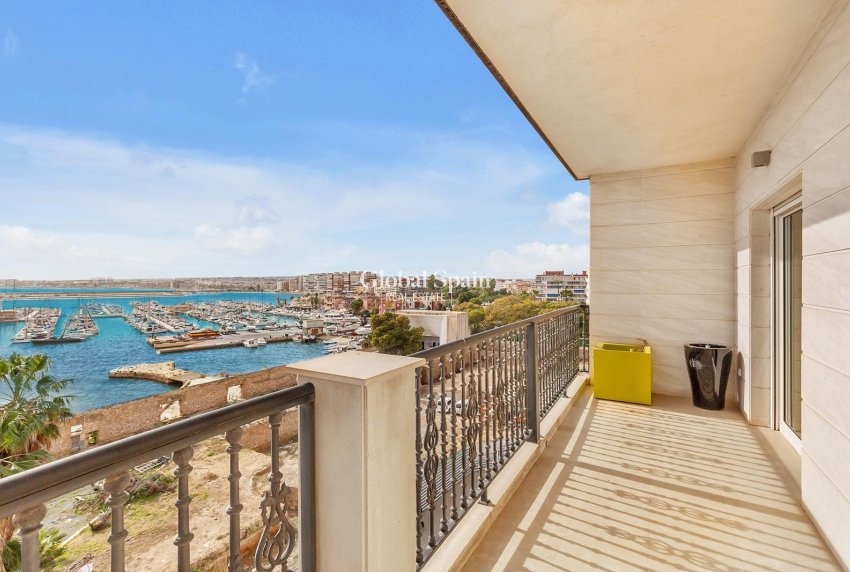 Revente - APPARTEMENT -
TORREVIEJA - Paseo maritimo
