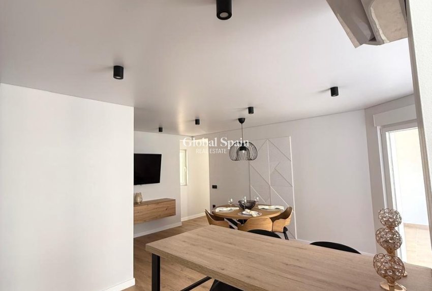 Revente - APPARTEMENT -
TORREVIEJA - Paseo maritimo