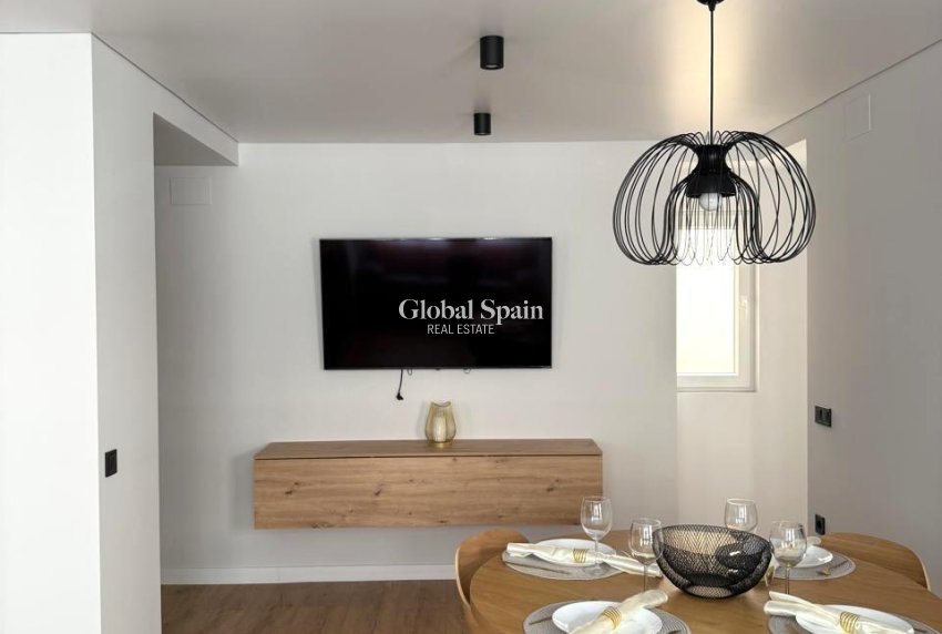 Revente - APPARTEMENT -
TORREVIEJA - Paseo maritimo