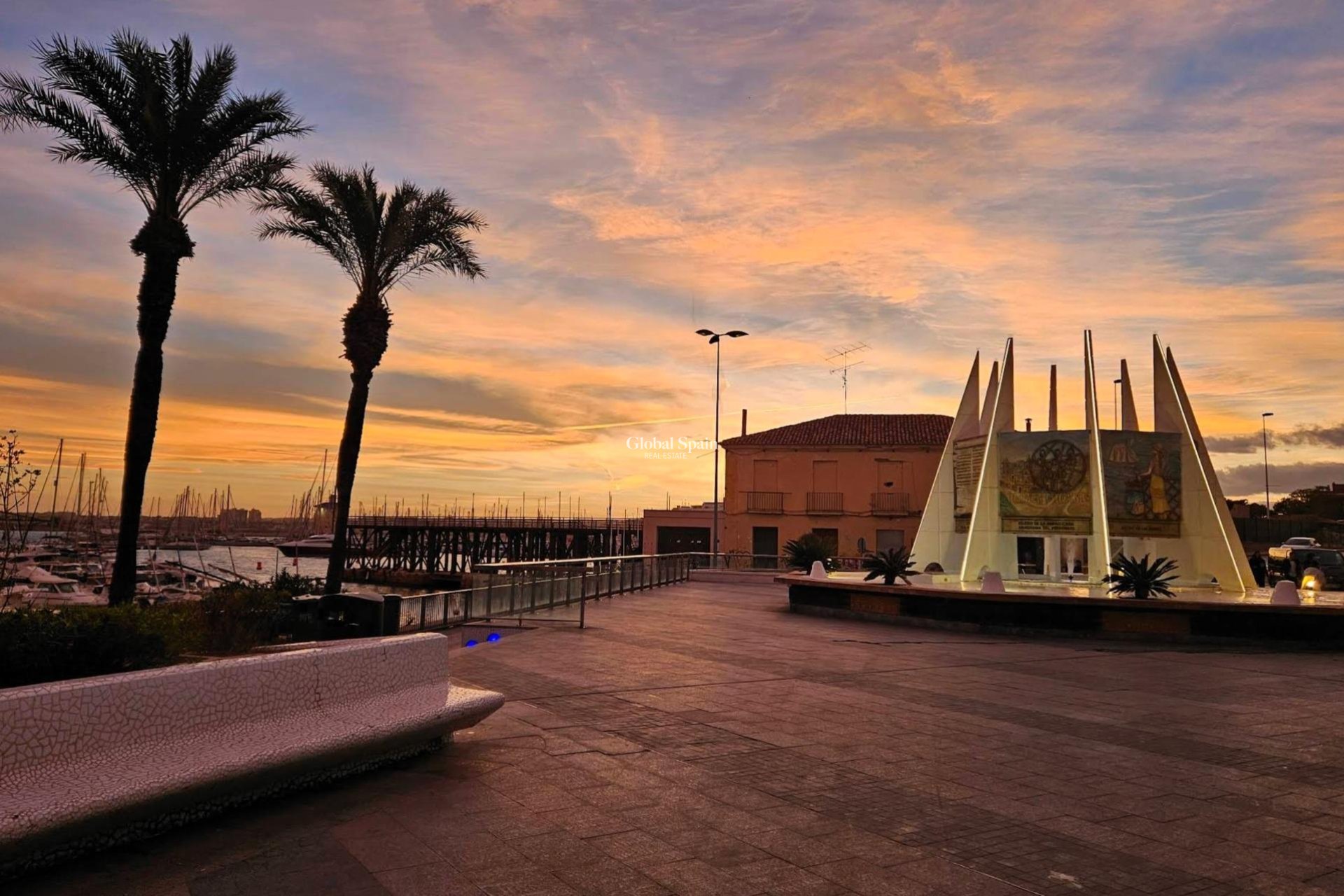Revente - APPARTEMENT -
TORREVIEJA - Paseo maritimo