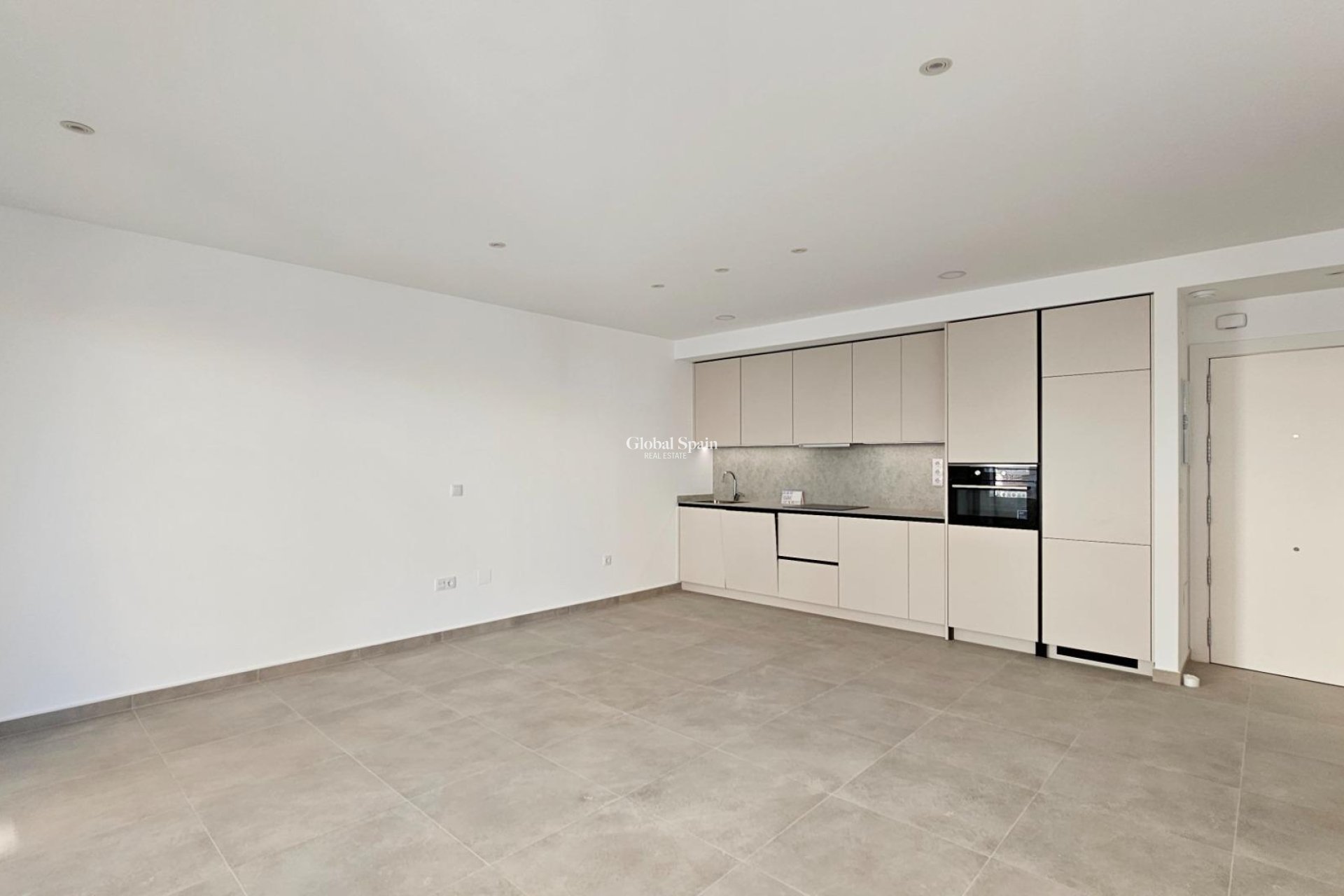 Revente - APPARTEMENT -
TORREVIEJA - Paseo maritimo