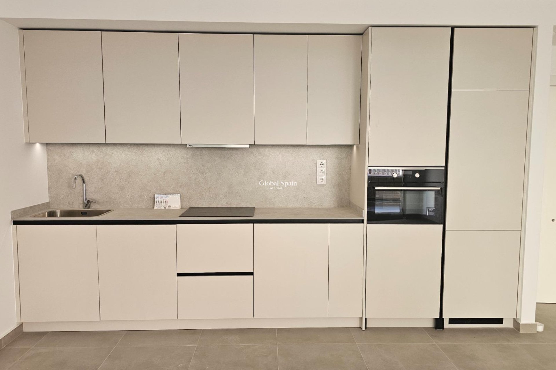 Revente - APPARTEMENT -
TORREVIEJA - Paseo maritimo