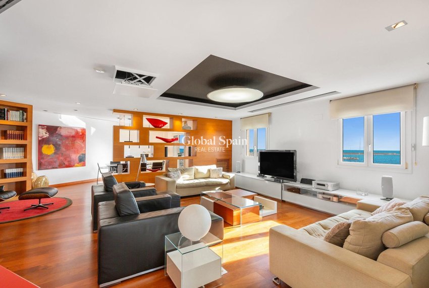 Revente - APPARTEMENT -
TORREVIEJA - Paseo maritimo