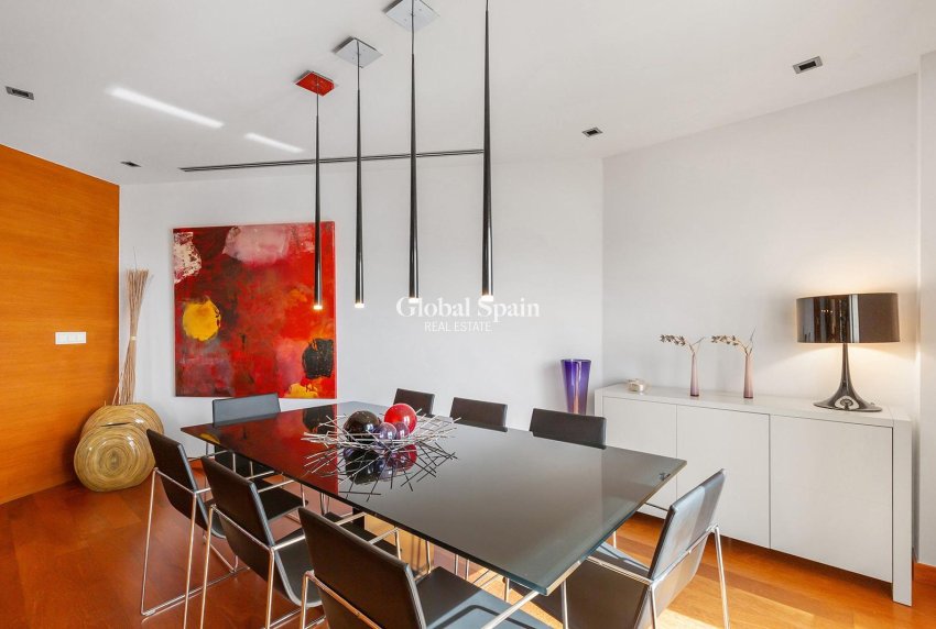 Revente - APPARTEMENT -
TORREVIEJA - Paseo maritimo