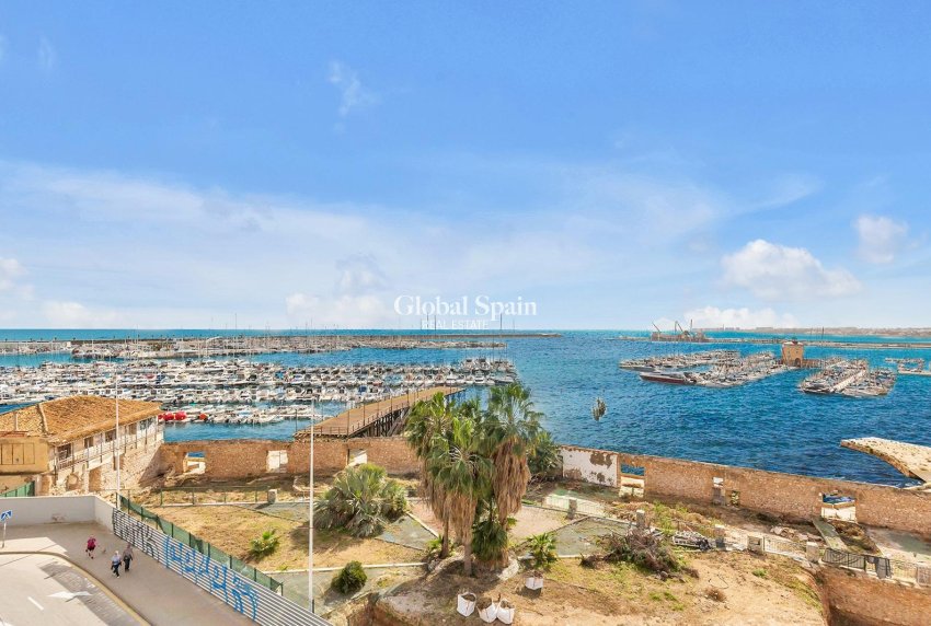 Revente - APPARTEMENT -
TORREVIEJA - Paseo maritimo