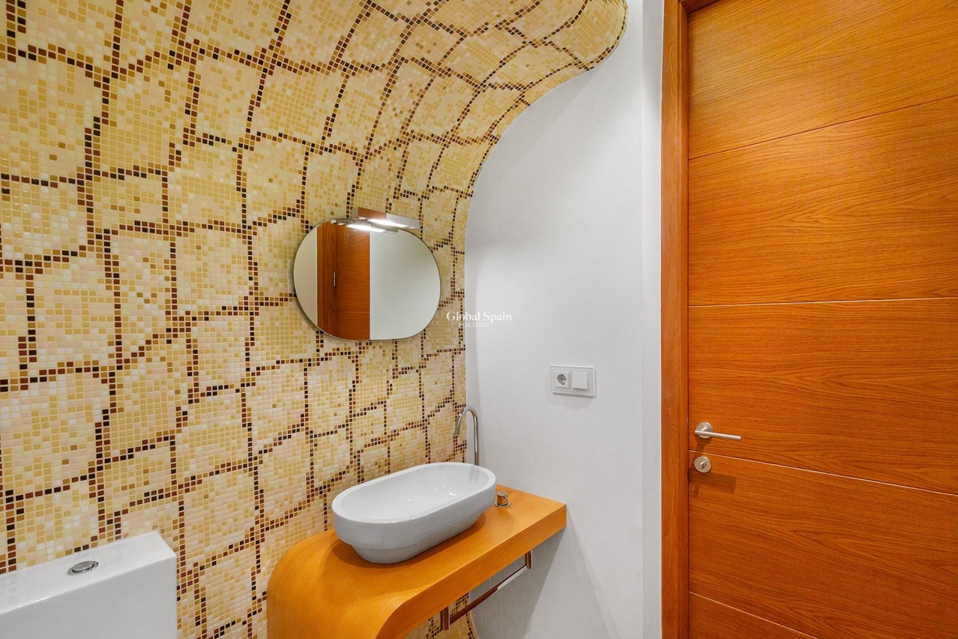 Revente - APPARTEMENT -
TORREVIEJA - Paseo maritimo