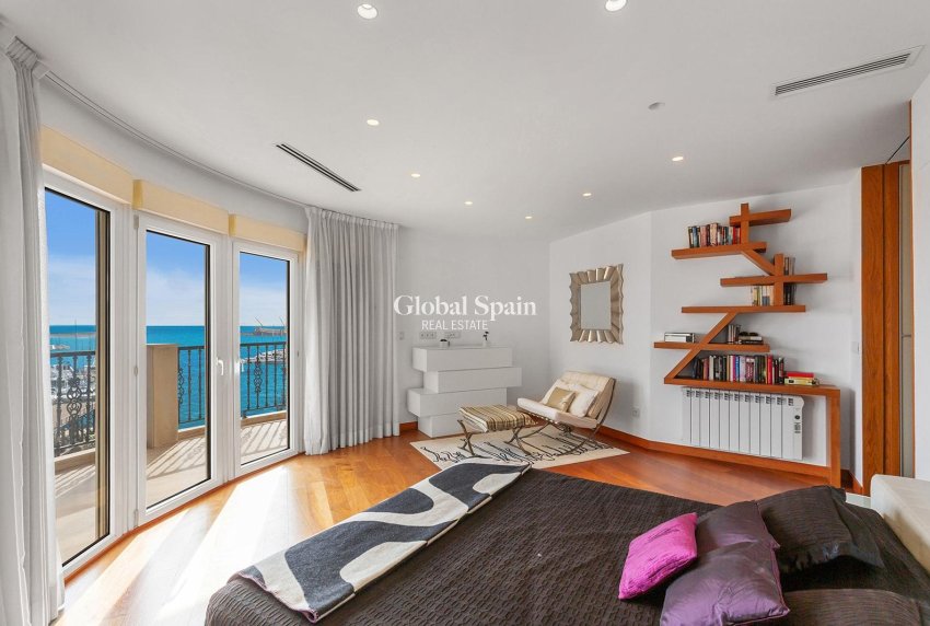 Revente - APPARTEMENT -
TORREVIEJA - Paseo maritimo