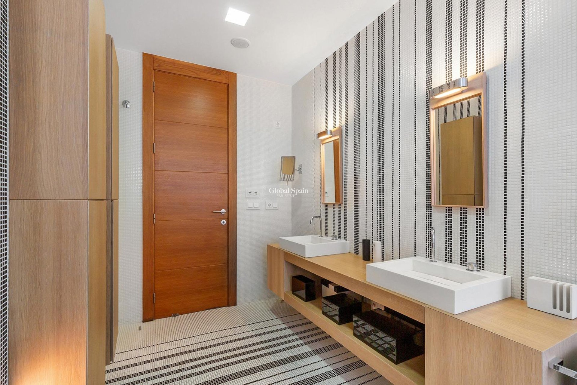 Revente - APPARTEMENT -
TORREVIEJA - Paseo maritimo