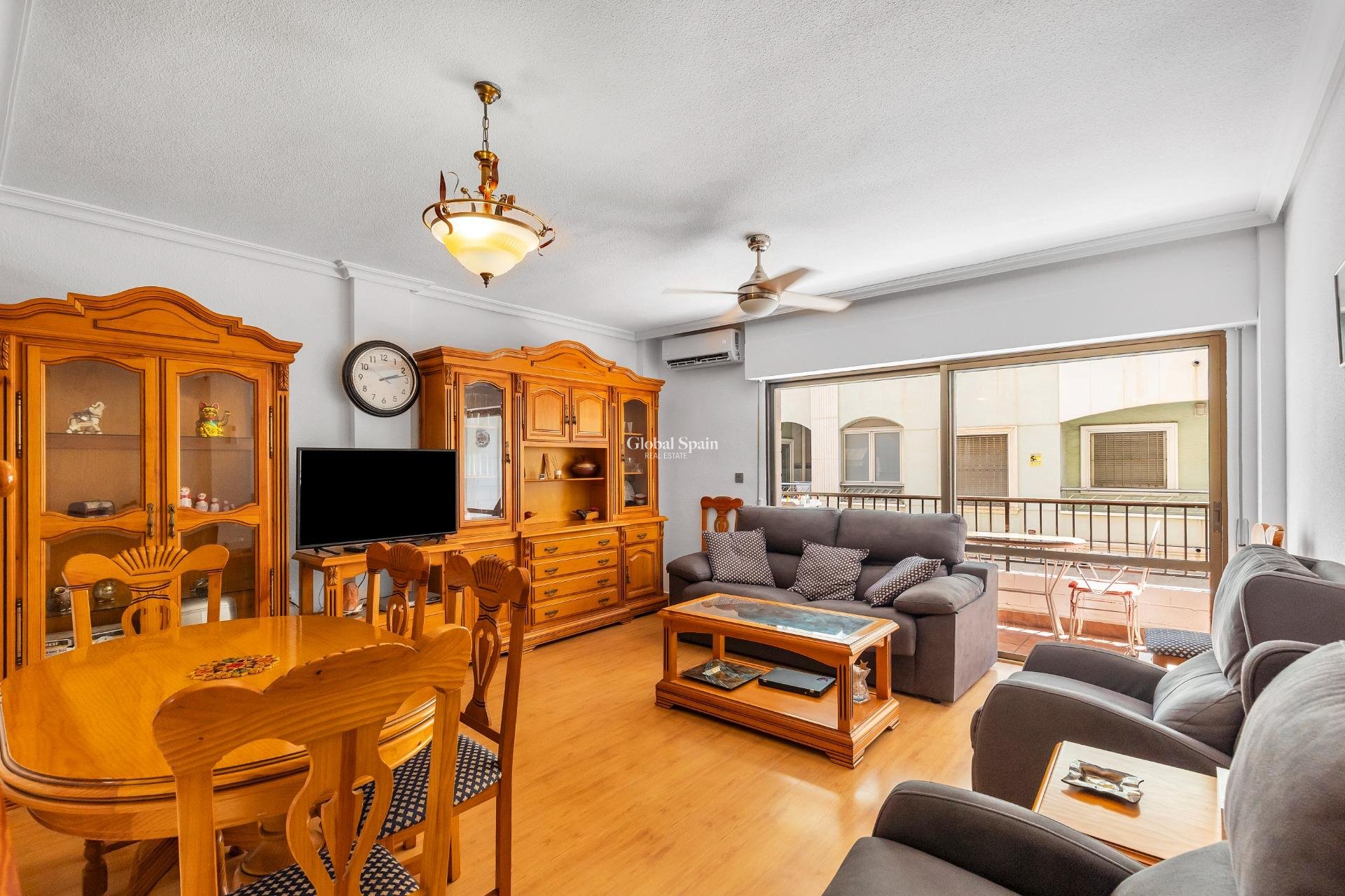 Revente - APPARTEMENT -
TORREVIEJA - Paseo maritimo