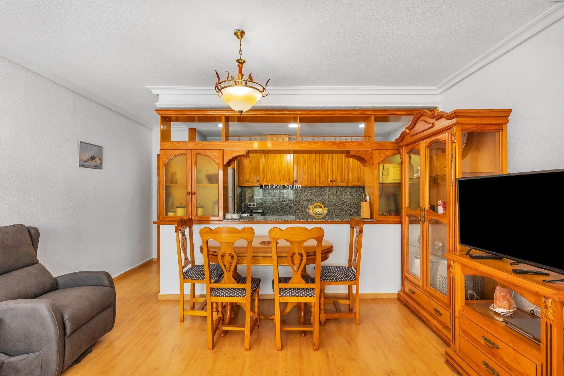 Revente - APPARTEMENT -
TORREVIEJA - Paseo maritimo
