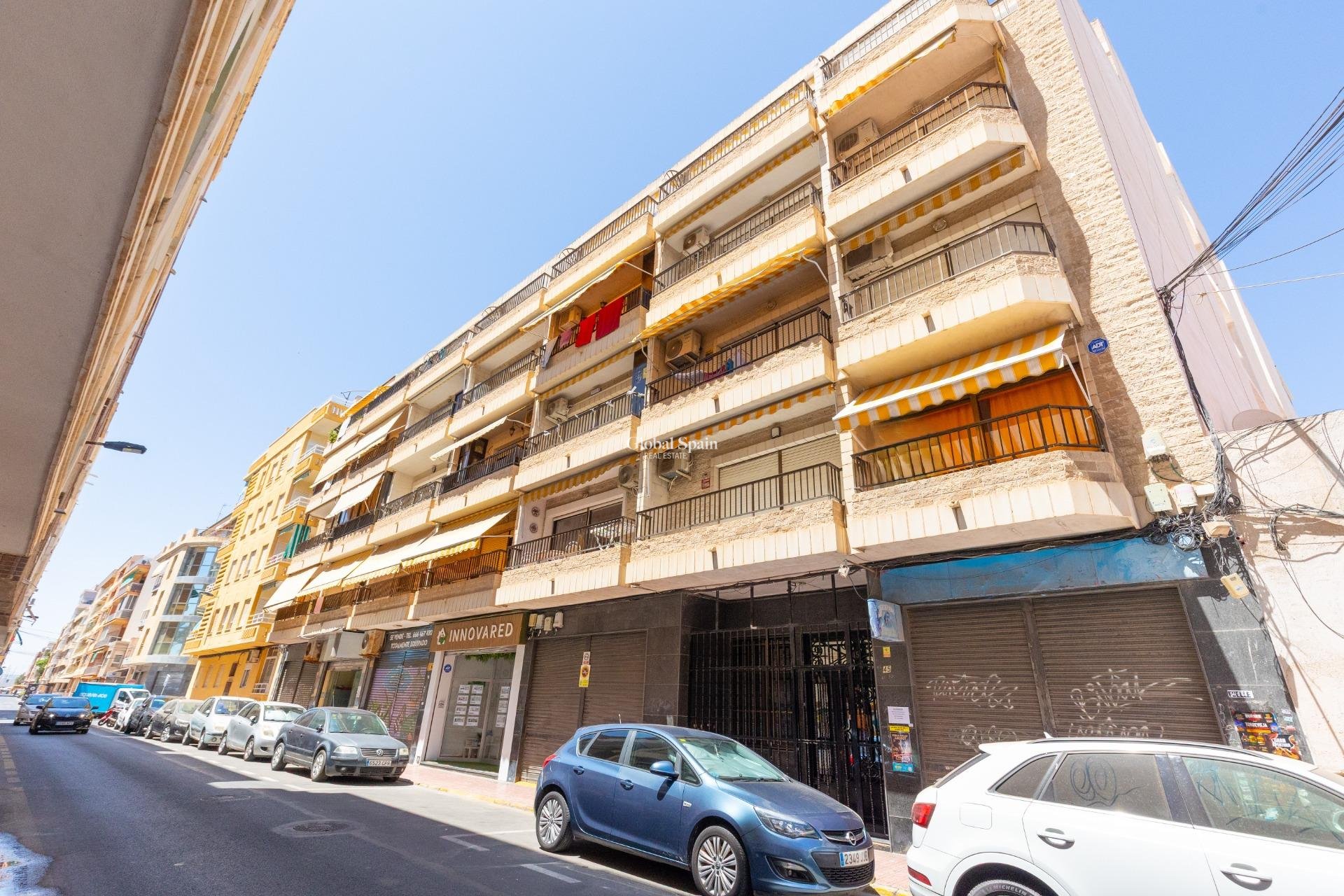 Revente - APPARTEMENT -
TORREVIEJA - Paseo maritimo