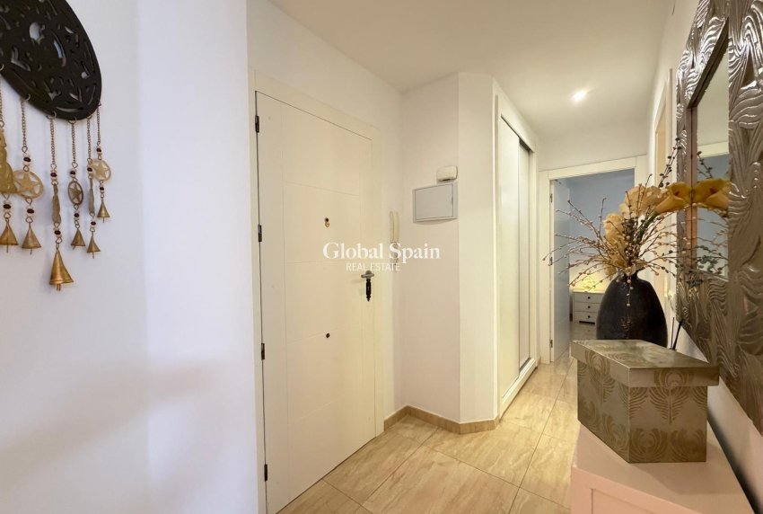 Revente - APPARTEMENT -
TORREVIEJA - Paseo maritimo