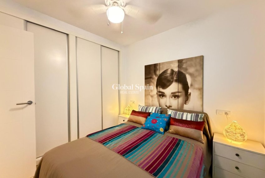 Revente - APPARTEMENT -
TORREVIEJA - Paseo maritimo